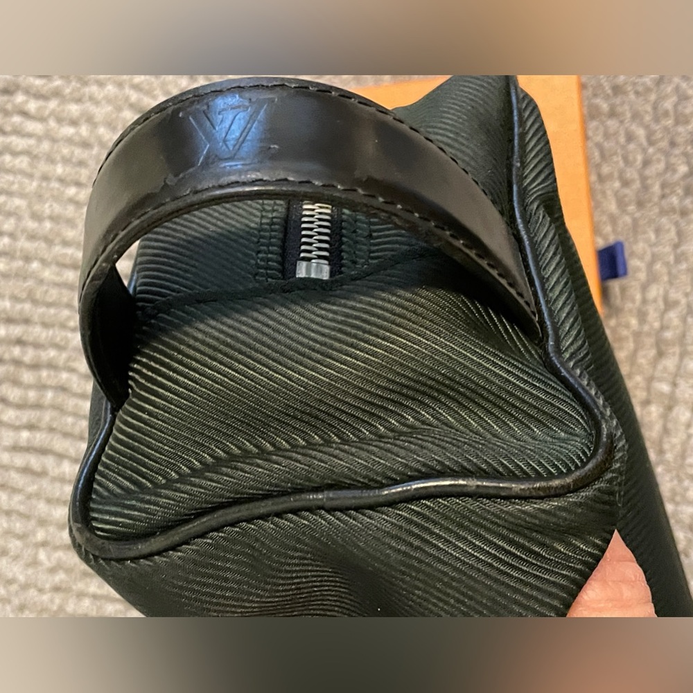 LV Taiga Parana Canvas Toiletry bag. Unisex dark greenish, black color